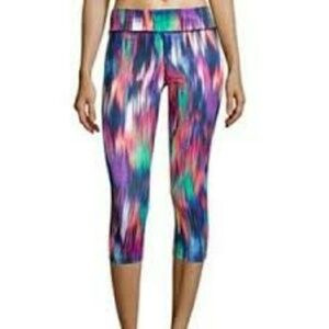 Xersion Fitted Rio Ikat Capri Workout Legging Pant